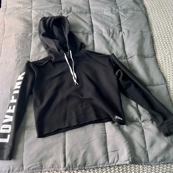 Open shoulder black and white VS PINK hoodie - Picture 1 of 3